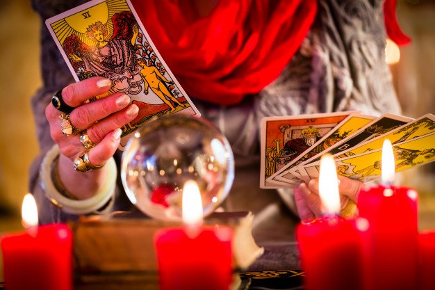 Baralho cigano e tarot: quais são as diferenças?